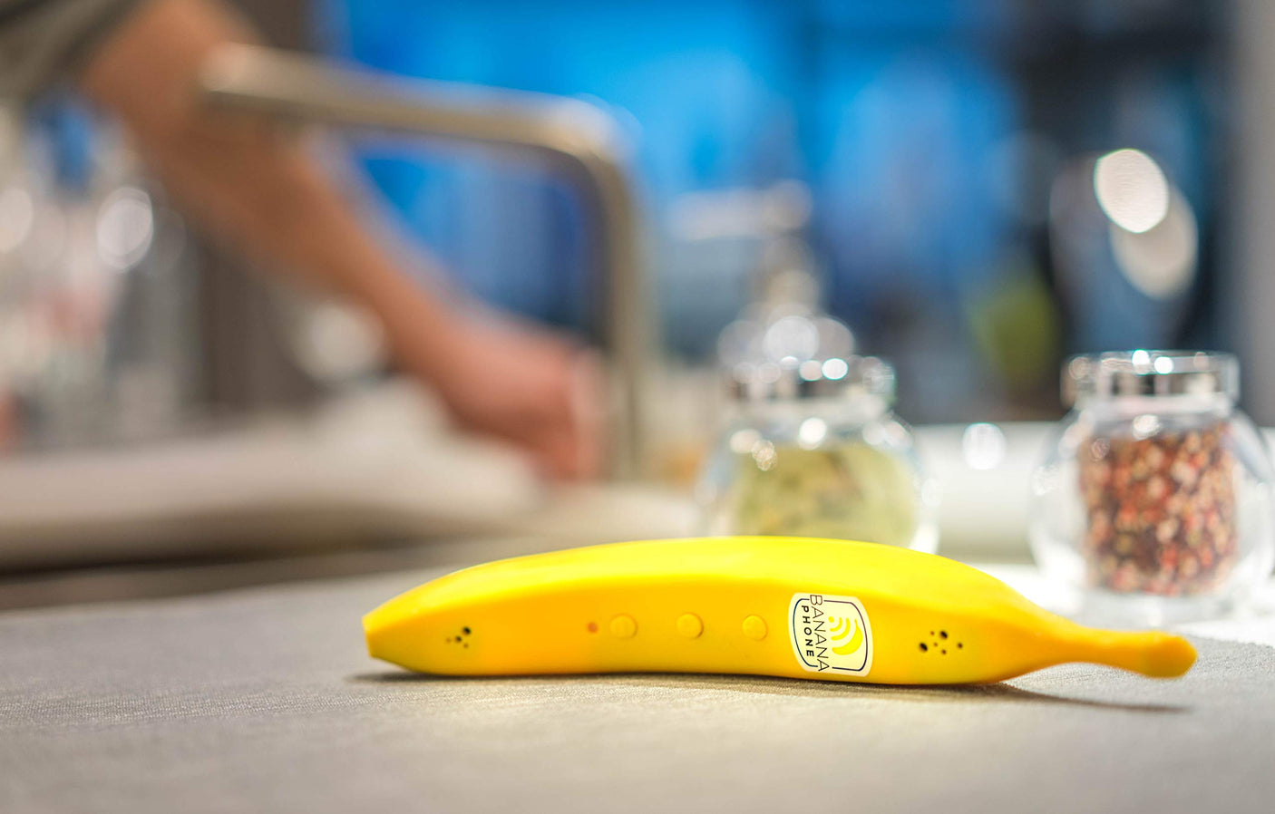 Banana Phone Bluetooth Handset for iPhone and Android Mobile Devices (Single Banana) - Build Your Ideas