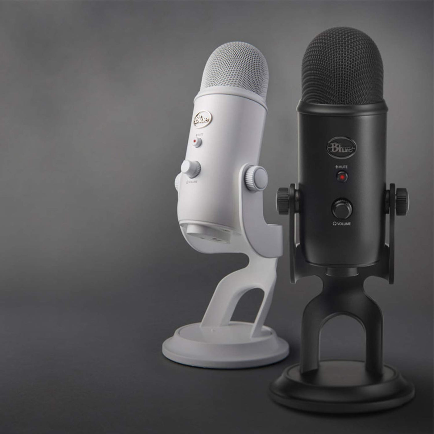 Logitech for Creators Blue Yeti USB Microphone for Gaming, Streaming, Podcasting, Twitch, YouTube, Discord, Recording for PC and Mac, 4 Polar Patterns, Studio Quality Sound, Plug & Play-Blackout