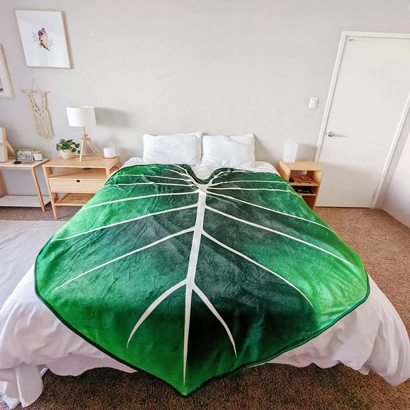 Large Leaf Blanket, Plush Plant Blankets, Throw Blanket for Bed, Large Lush Green Leaf Design Accent for Plant Lovers, Great Gifts for Green Thumbs, Green Blanket, (65 X 85)