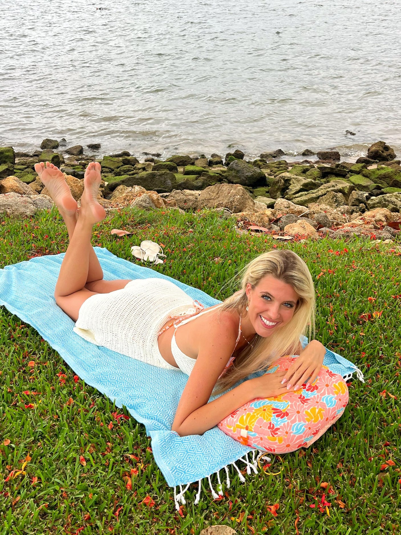 Ballast Beach Pillow – Comfy, Durable & Compact, Stays Put on Windy Beaches with Patented Sand Pouch, Inflatable Pillow for Beaches, Pools, Camping, Festivals and Travel (Island Paradise)