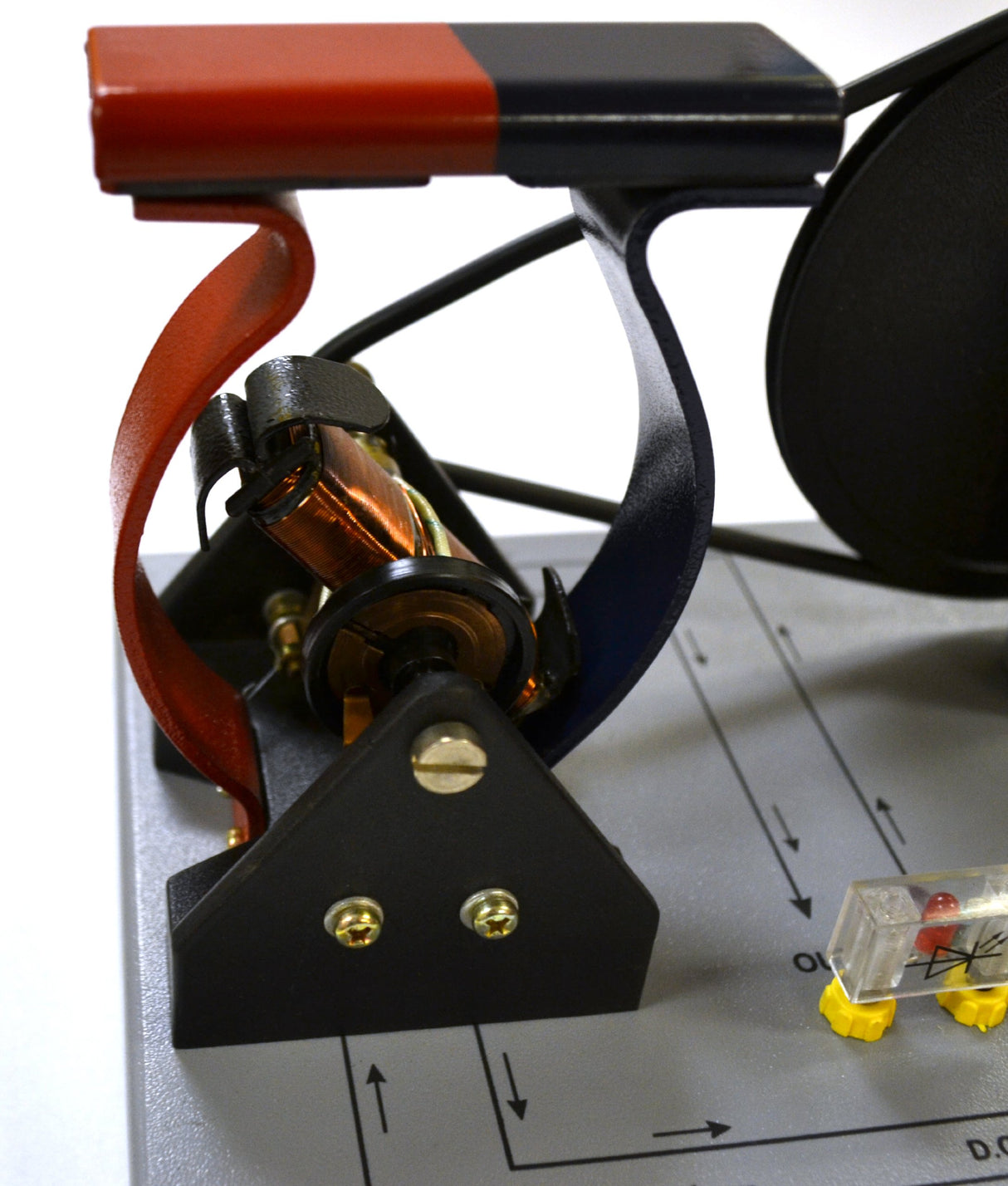Eisco Labs Hand-Powered Demonstration Motor, AC/DC Generator Model, with Experiment Guide